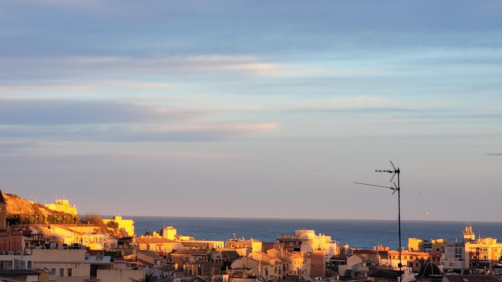 Corazon De Alicante Con Vistas Al Mar Y Al Castillo Bagian luar foto